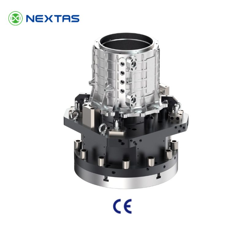 Utillaje hidráulico Nextas sujetando un bloque motor en posición vertical